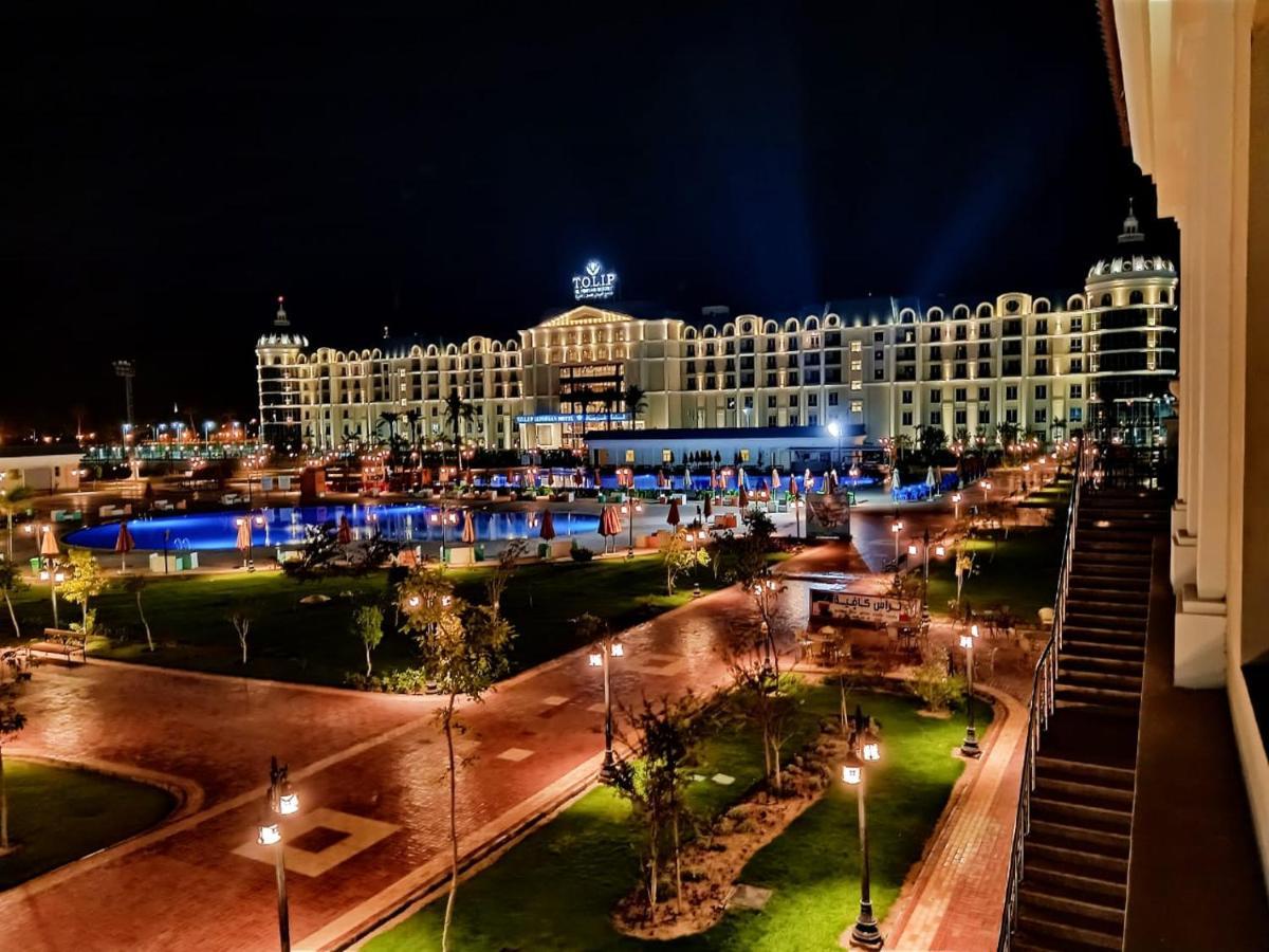 Tolip El Forsan Hotel Ismailia Exteriör bild The resort at night