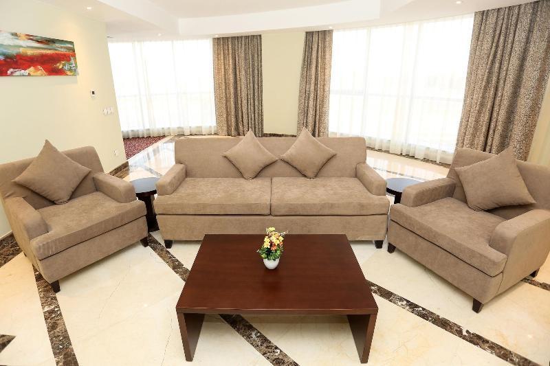 Tolip El Forsan Hotel Ismailia Exteriör bild A living room