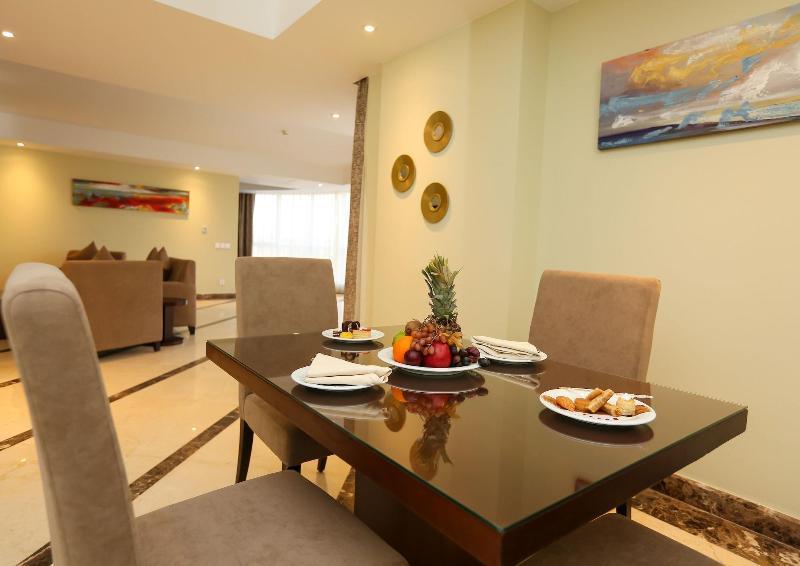 Tolip El Forsan Hotel Ismailia Exteriör bild A dining room