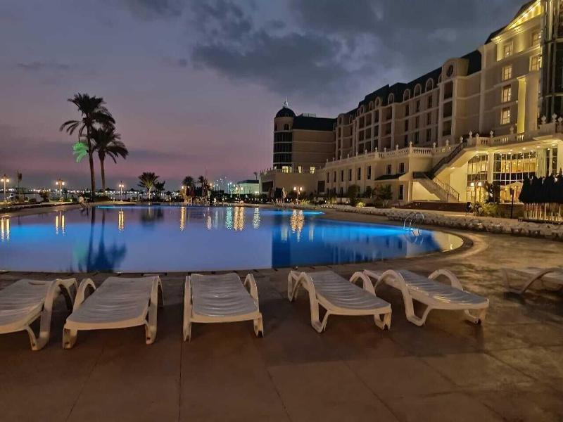 Tolip El Forsan Hotel Ismailia Exteriör bild The pool at the hotel